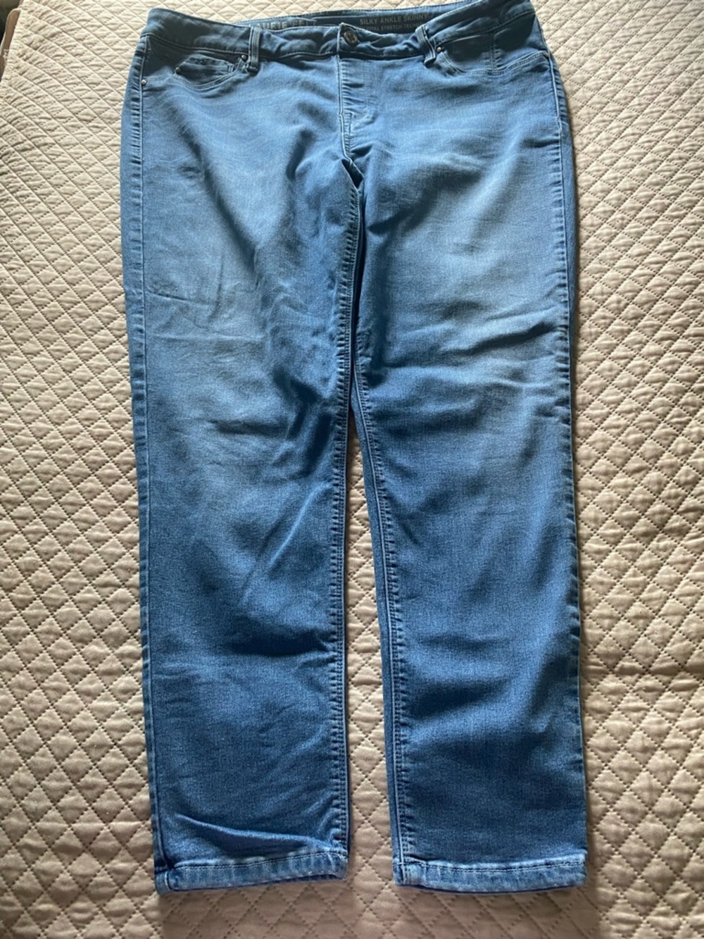 Women’s Straight-Leg Jeans